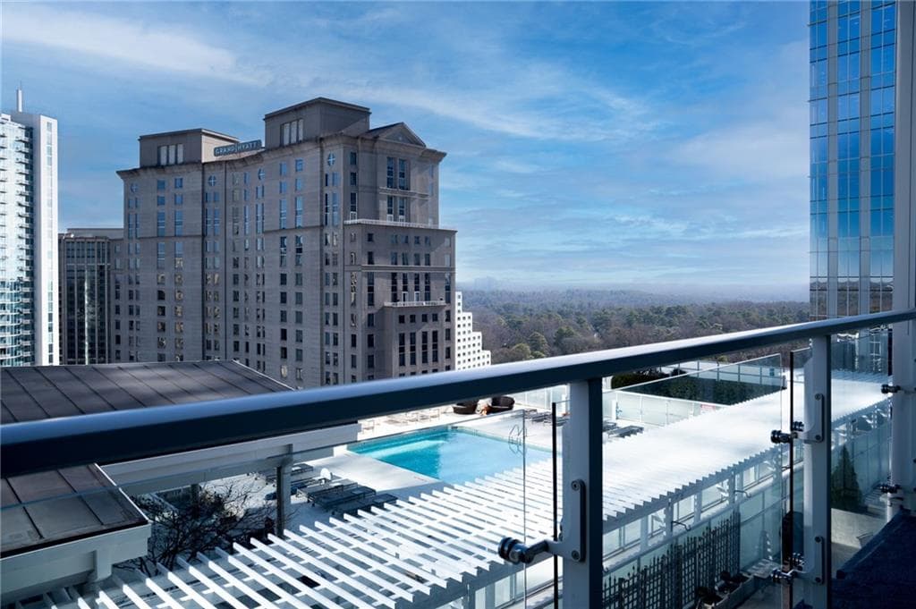 1 bedroom, 1 bathroom, 928 sq ft condominium for sale at 3325 Piedmont Road 1608, Atlanta, GA 30305 — photo 3
