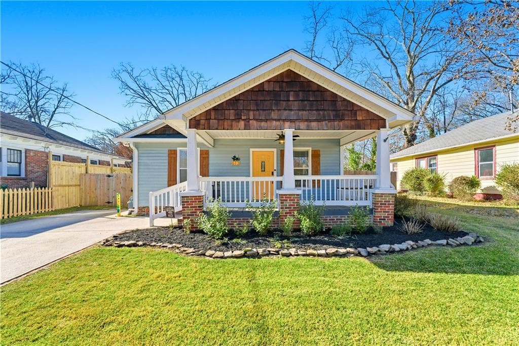 2 bedroom, 2 bathroom, 1,036 sq ft single family residence sold at 613 Stokeswood Avenue, Atlanta, GA 30316