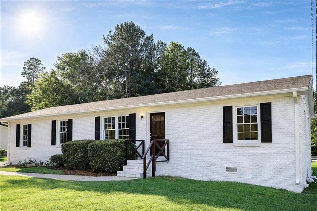 3 bedroom, 2 bathroom, 1,475 sq ft single family residence for sale at 1445 E Mcintosh Road, Griffin, GA 30223