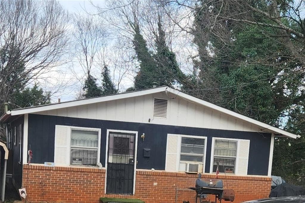 3 bedroom, 1 bathroom, 1,008 sq ft single family residence under contract at 197 Doane Street, Atlanta, GA 30315