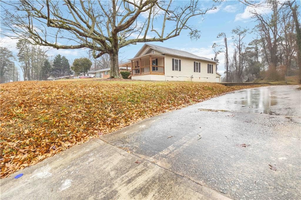 3 bedroom, 2 bathroom, 1,545 sq ft single family residence for rent at 2141 Fairburn Road, Atlanta, GA 30331 for $2,150 a month — photo 2