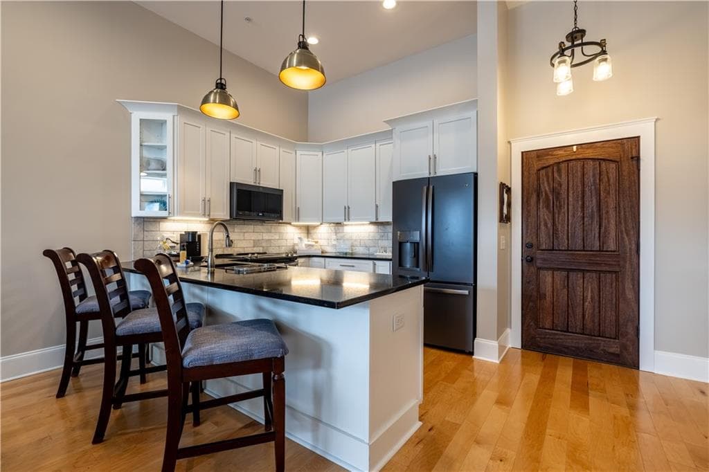 1 bedroom, 1 bathroom, 924 sq ft condominium for sale at 1 E 3rd Avenue 302, Rome, GA 30161 — photo 3