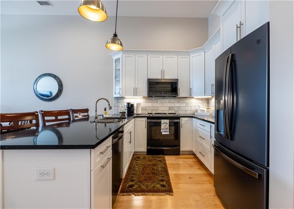 1 bedroom, 1 bathroom, 924 sq ft condominium for sale at 1 E 3rd Avenue 302, Rome, GA 30161 — photo 5