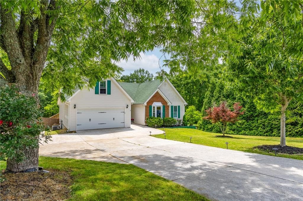 5 bedroom, 4 bathroom, 3,784 sq ft single family residence sold at 1426 Wyntercreek Drive, Hoschton, GA 30548