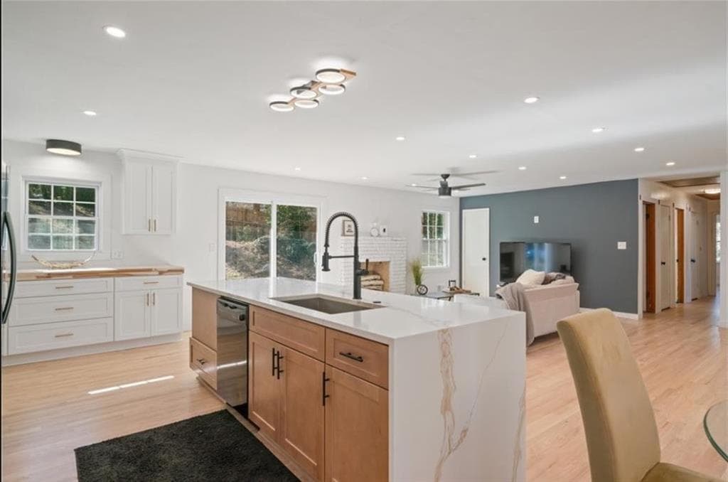 5 bedroom, 3 bathroom, 3,624 sq ft single family residence for sale at 3390 Cedar Island Drive, Atlanta, GA 30311 — photo 2