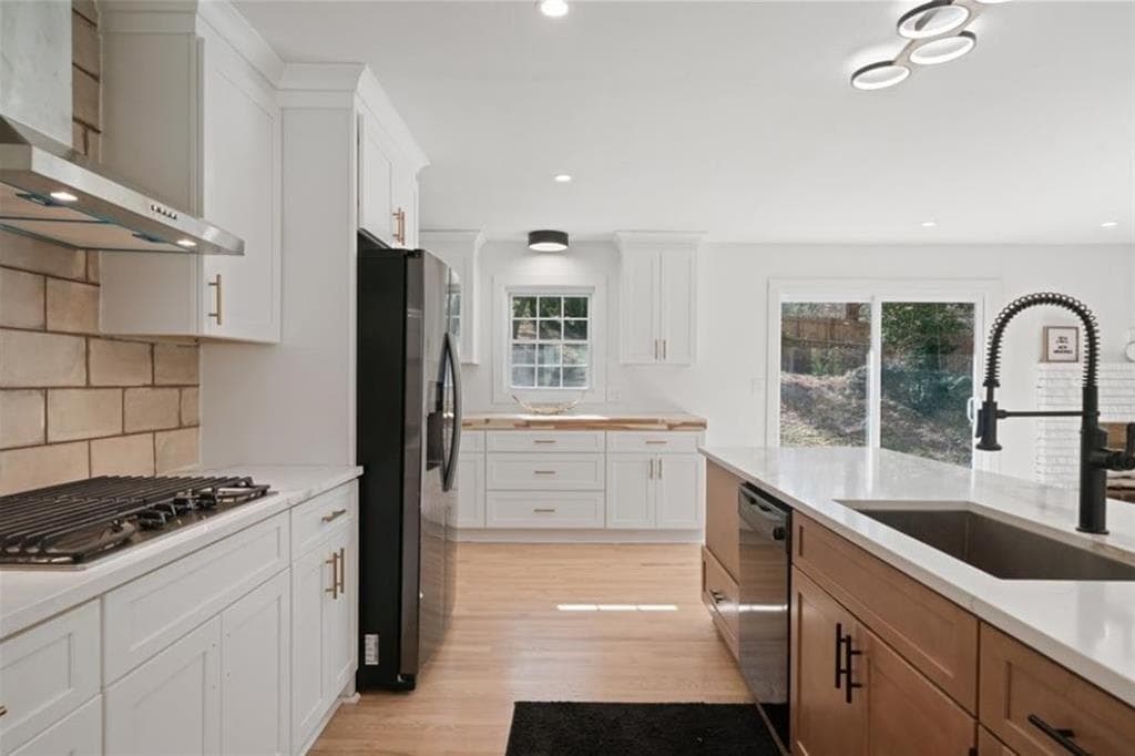 5 bedroom, 3 bathroom, 3,624 sq ft single family residence for sale at 3390 Cedar Island Drive, Atlanta, GA 30311 — photo 3