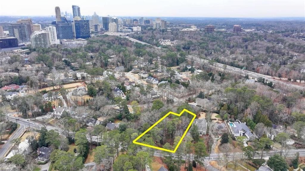 single family residence for sale at 3928 Wieuca Road, Atlanta, GA 30342 — photo 2