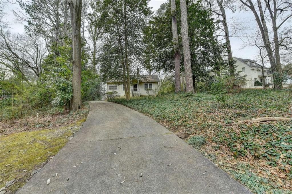 single family residence for sale at 3928 Wieuca Road, Atlanta, GA 30342 — photo 4