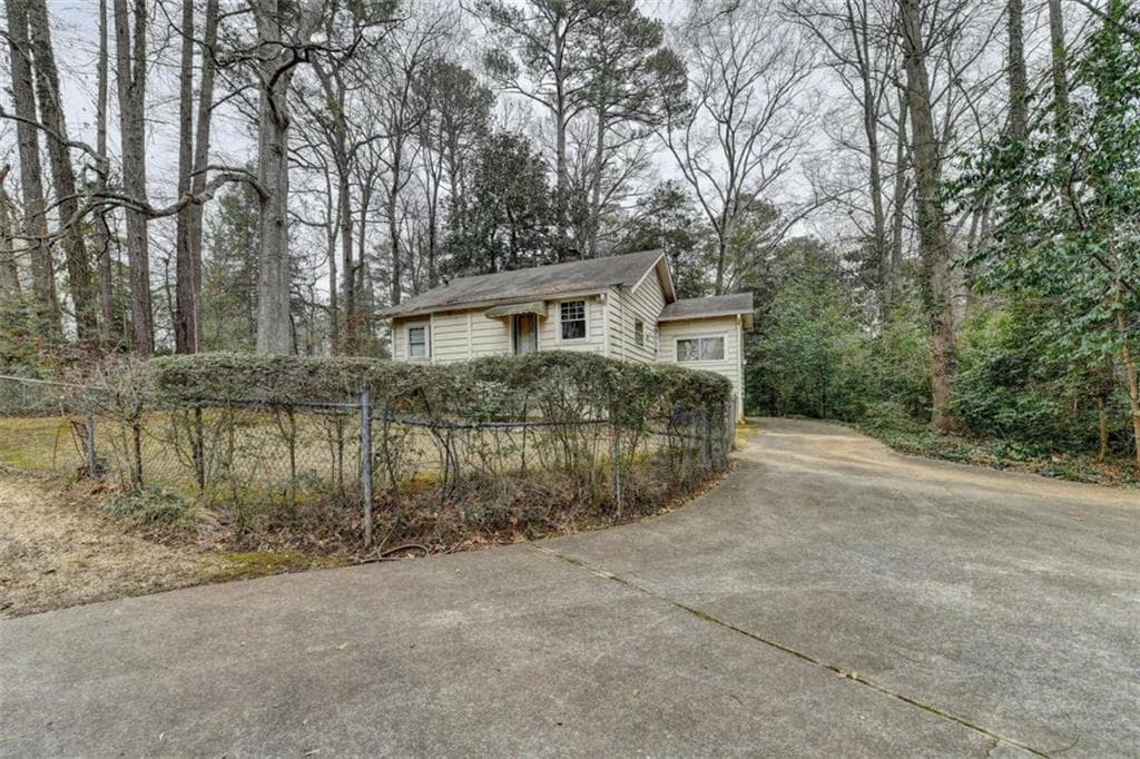 single family residence for sale at 3928 Wieuca Road, Atlanta, GA 30342 — photo 5