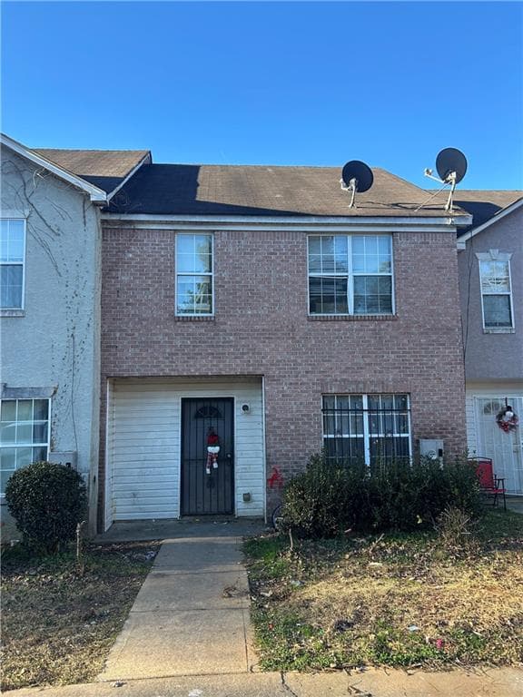 3 bedroom, 3 bathroom, 1,326 sq ft townhouse sold at 366 N Beach Court, Riverdale, GA 30274