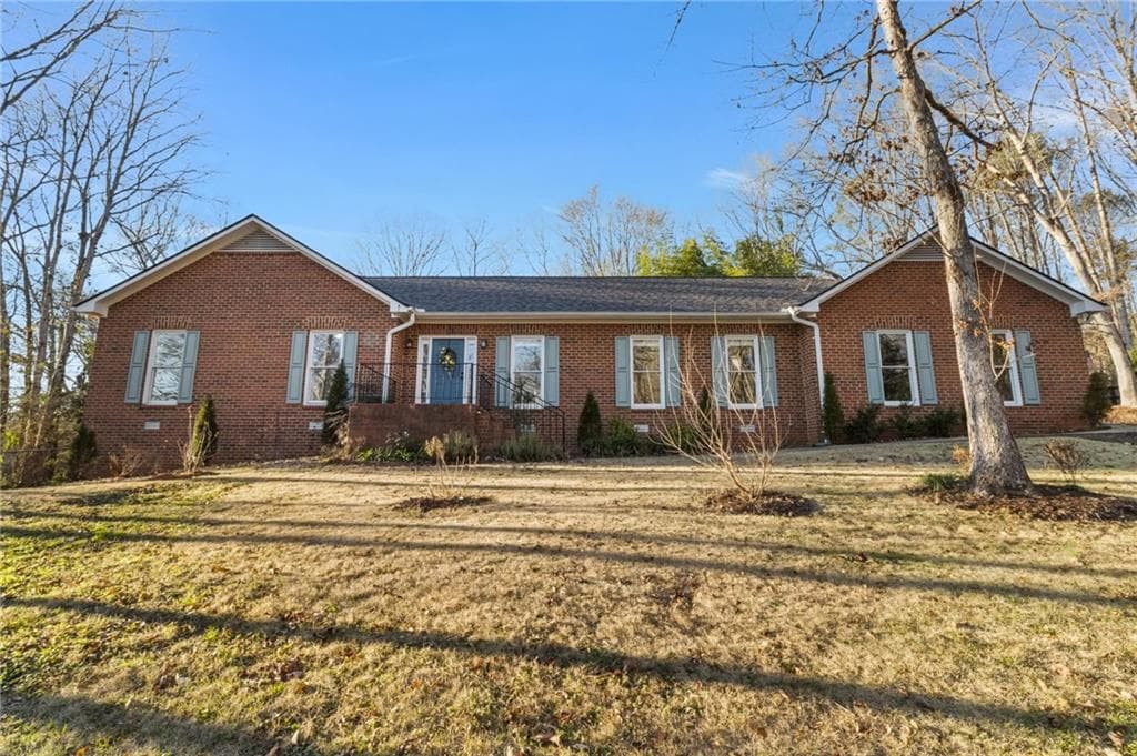 1 bedroom, 2 bathroom, 1,972 sq ft single family residence sold at 1031 Barnett Place, Athens, GA 30605