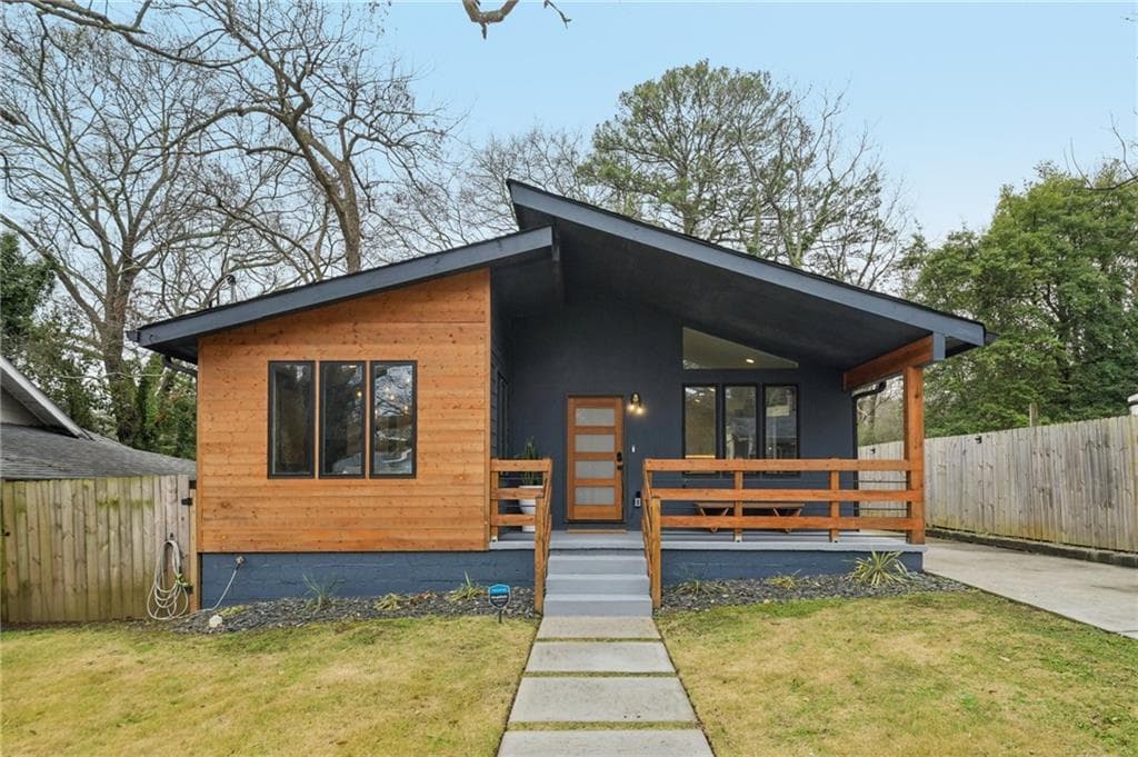 3 bedroom, 3 bathroom, 1,600 sq ft single family residence sold at 1074 Astor Avenue, Atlanta, GA 30310
