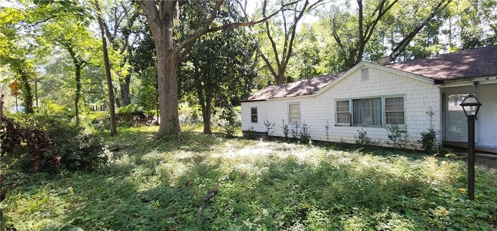 3 bedroom, 1 bathroom, 932 sq ft single family residence under contract at 1926 Sumter Street, Atlanta, GA 30318 — photo 2