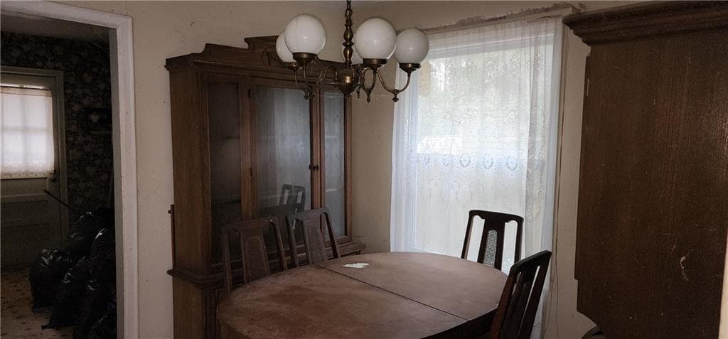 3 bedroom, 1 bathroom, 932 sq ft single family residence under contract at 1926 Sumter Street, Atlanta, GA 30318 — photo 3
