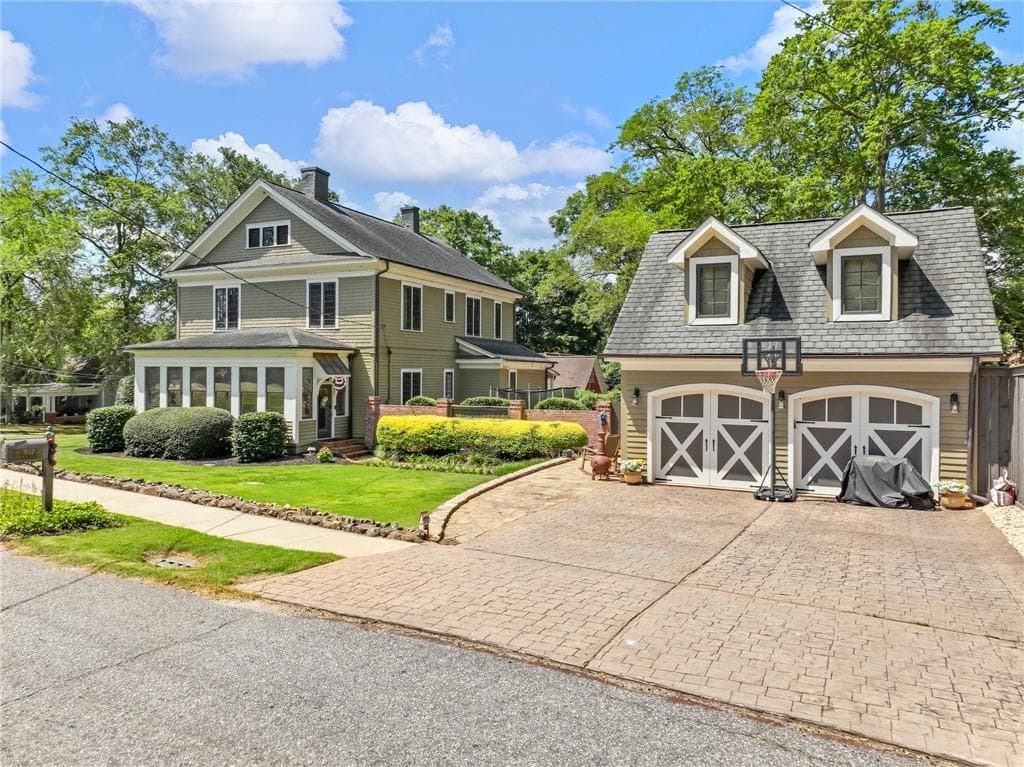 4 bedroom, 3 bathroom, 4,282 sq ft single family residence for sale at 107 Church Street, Jefferson, GA 30549 — photo 2