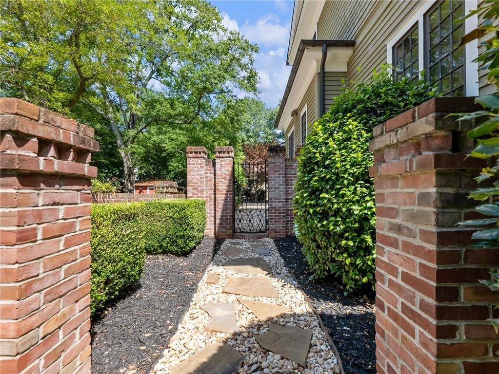 4 bedroom, 3 bathroom, 4,282 sq ft single family residence for sale at 107 Church Street, Jefferson, GA 30549 — photo 3