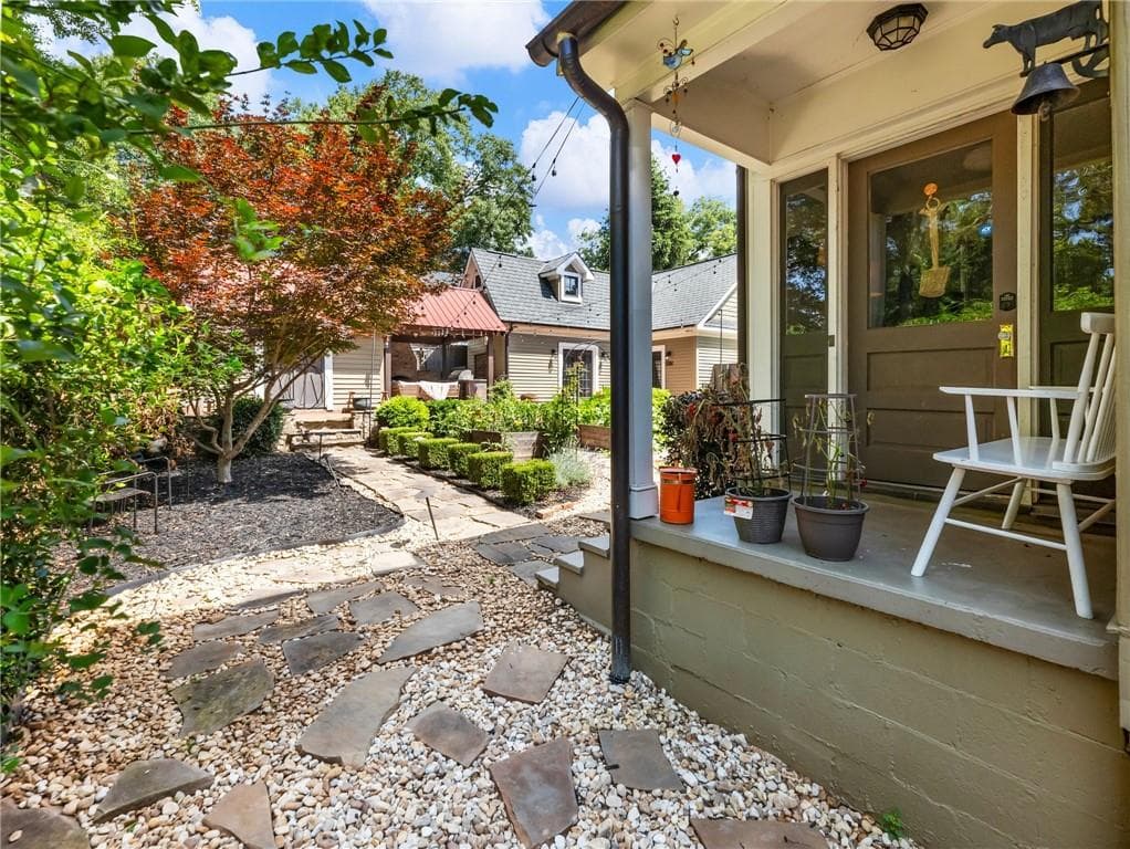 4 bedroom, 3 bathroom, 4,282 sq ft single family residence for sale at 107 Church Street, Jefferson, GA 30549 — photo 4