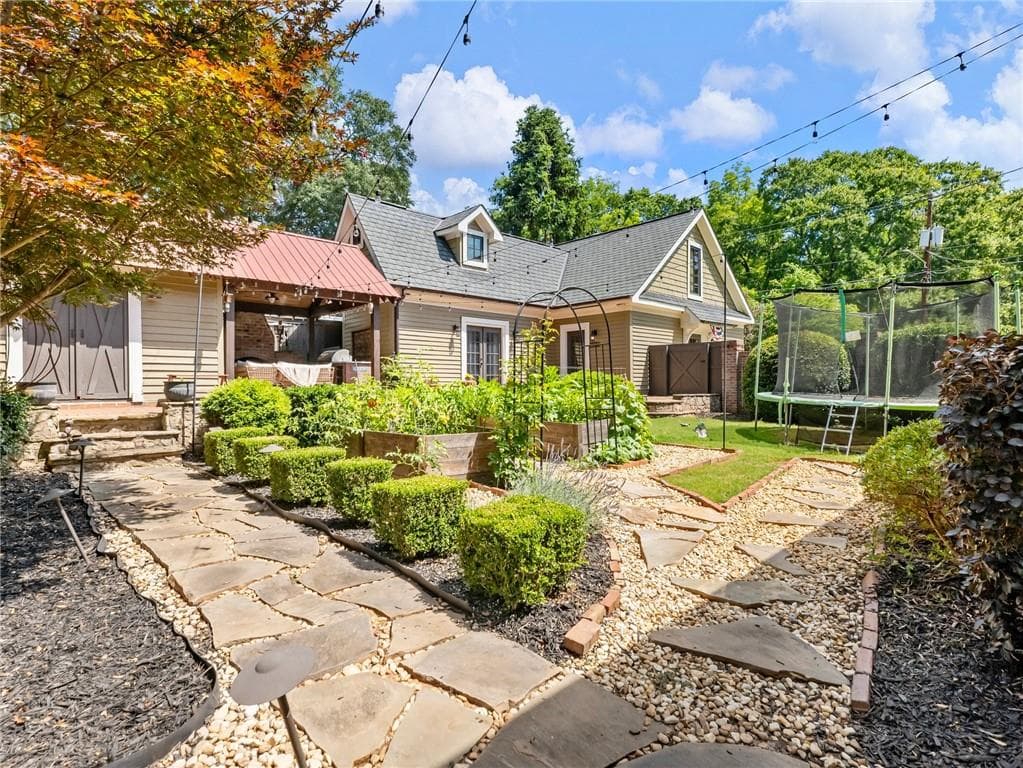 4 bedroom, 3 bathroom, 4,282 sq ft single family residence for sale at 107 Church Street, Jefferson, GA 30549 — photo 5