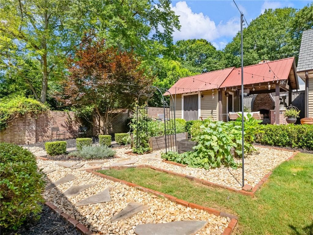 4 bedroom, 3 bathroom, 4,282 sq ft single family residence for sale at 107 Church Street, Jefferson, GA 30549 — photo 6