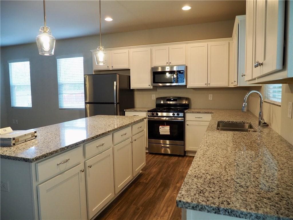 3 bedroom, 3 bathroom, 1,890 sq ft single family residence for rent at 30 Laurel Drive, Dawsonville, GA 30534 for $1,900 a month — photo 5