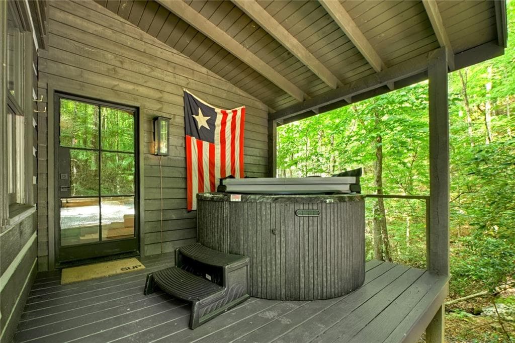 3 bedroom, 2 bathroom single family residence for rent at 545 Chestnut Ridge, Blue Ridge, GA 30513 for $4,200 a month — photo 6