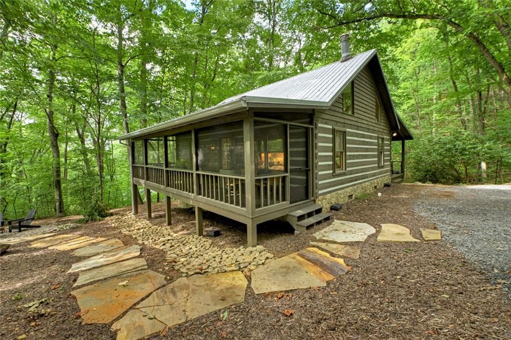 3 bedroom, 2 bathroom single family residence for rent at 545 Chestnut Ridge, Blue Ridge, GA 30513 for $4,200 a month — photo 2