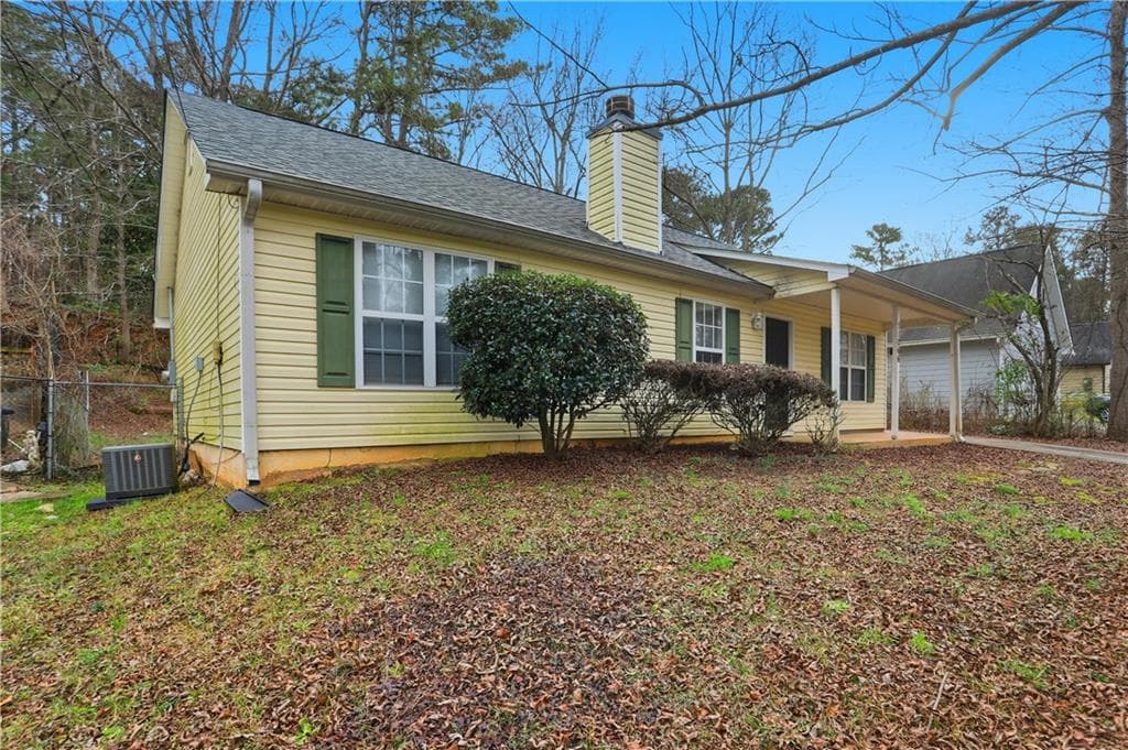 3 bedroom, 2 bathroom, 1,320 sq ft single family residence for sale at 11066 Shannon Circle, Hampton, GA 30228 — photo 2