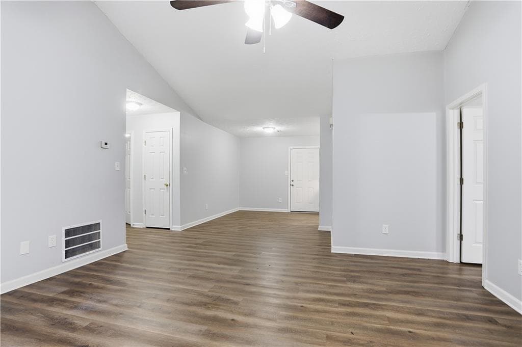 3 bedroom, 2 bathroom, 1,320 sq ft single family residence for sale at 11066 Shannon Circle, Hampton, GA 30228 — photo 4