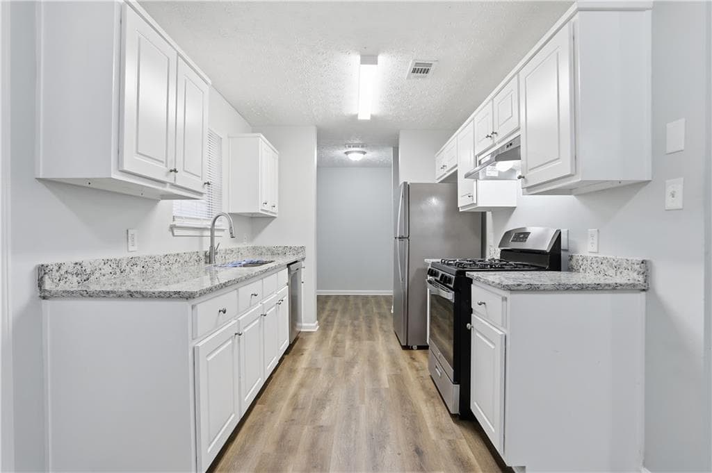 3 bedroom, 2 bathroom, 1,320 sq ft single family residence for sale at 11066 Shannon Circle, Hampton, GA 30228 — photo 5