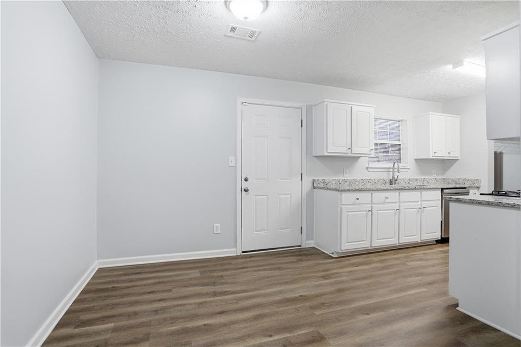 3 bedroom, 2 bathroom, 1,320 sq ft single family residence for sale at 11066 Shannon Circle, Hampton, GA 30228 — photo 8