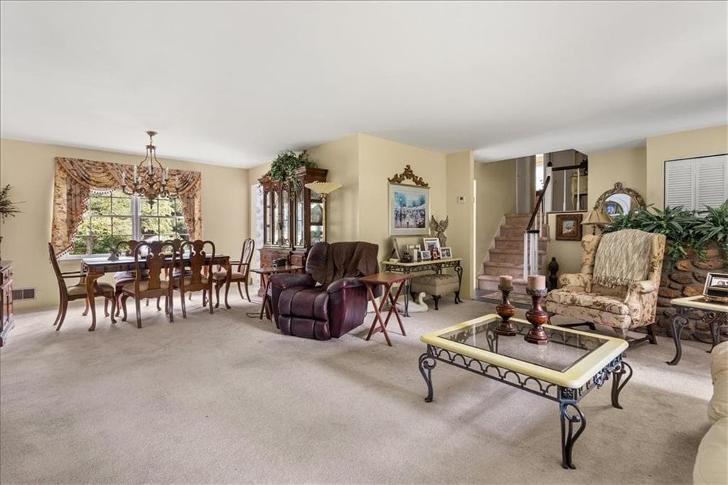 3 bedroom, 2 bathroom, 1,859 sq ft single family residence under contract at 1033 Davenport Circle, Powder Springs, GA 30127 — photo 3