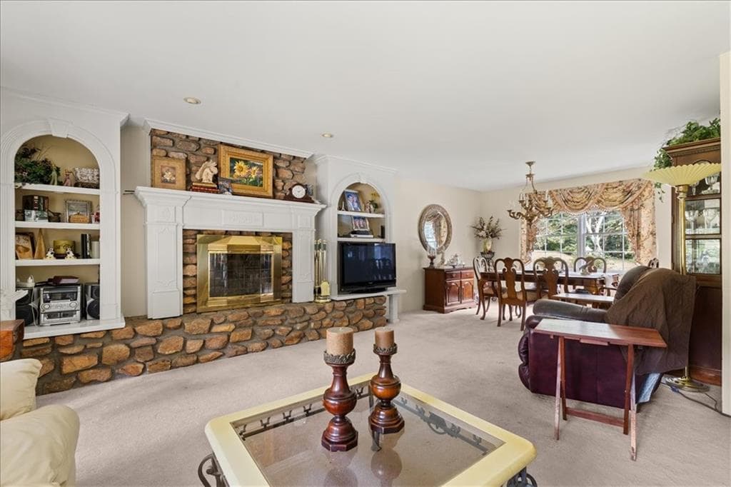3 bedroom, 2 bathroom, 1,859 sq ft single family residence under contract at 1033 Davenport Circle, Powder Springs, GA 30127 — photo 5
