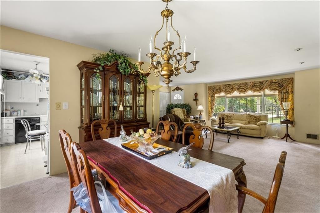 3 bedroom, 2 bathroom, 1,859 sq ft single family residence under contract at 1033 Davenport Circle, Powder Springs, GA 30127 — photo 7