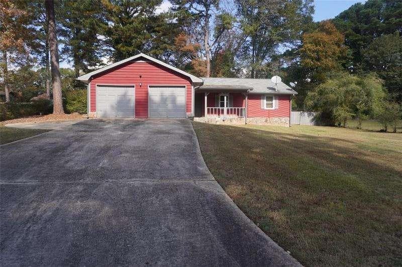3 bedroom, 2 bathroom, 1,556 sq ft single family residence for sale at 1558 THORNWOOD Court, Jonesboro, GA 30236
