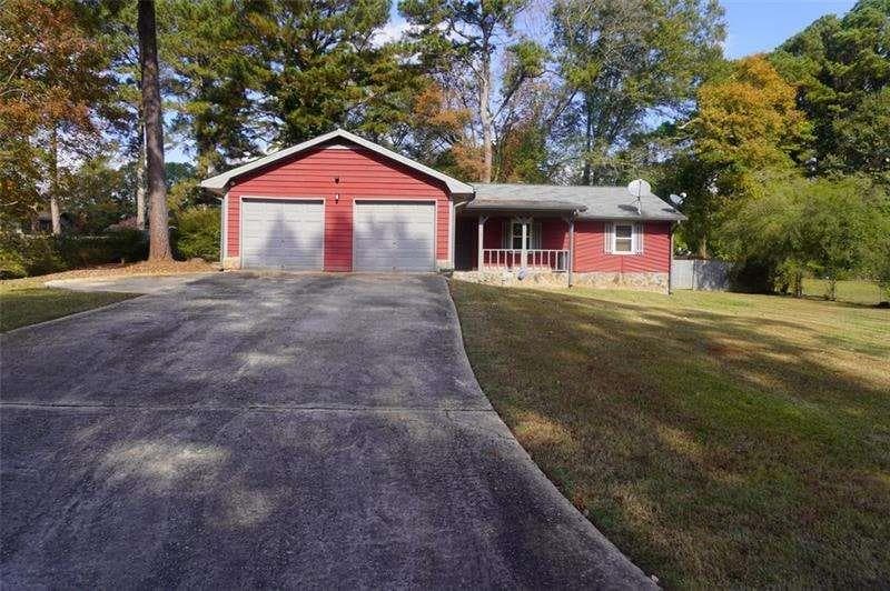 3 bedroom, 2 bathroom, 1,556 sq ft single family residence for sale at 1558 THORNWOOD Court, Jonesboro, GA 30236 — photo 2