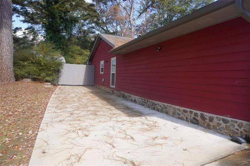 3 bedroom, 2 bathroom, 1,556 sq ft single family residence for sale at 1558 THORNWOOD Court, Jonesboro, GA 30236 — photo 3