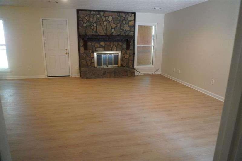 3 bedroom, 2 bathroom, 1,556 sq ft single family residence for sale at 1558 THORNWOOD Court, Jonesboro, GA 30236 — photo 6