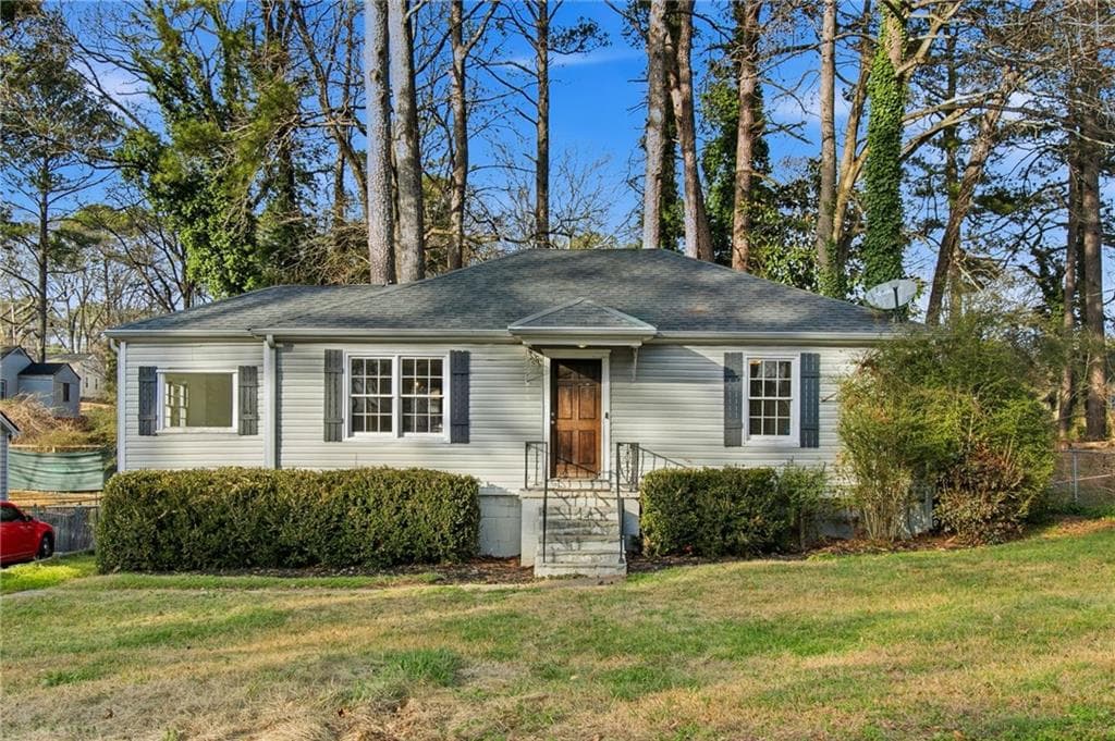 3 bedroom, 2 bathroom, 1,724 sq ft single family residence for sale at 1333 Lynford Drive, Atlanta, GA 30310 — photo 1 of 24
