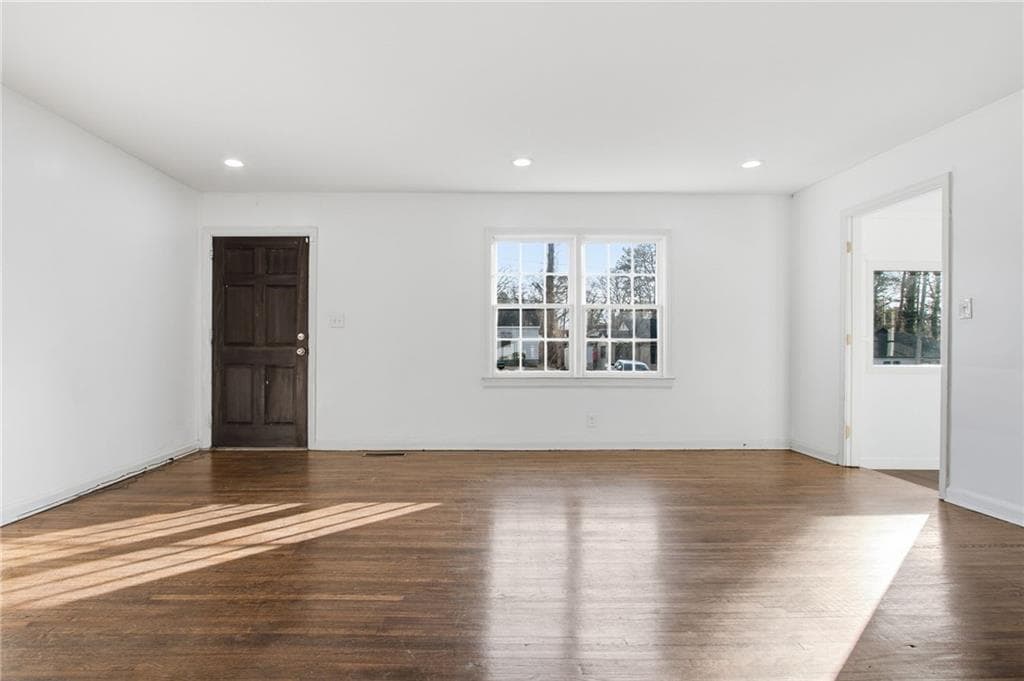 3 bedroom, 2 bathroom, 1,724 sq ft single family residence for sale at 1333 Lynford Drive, Atlanta, GA 30310 — photo 2