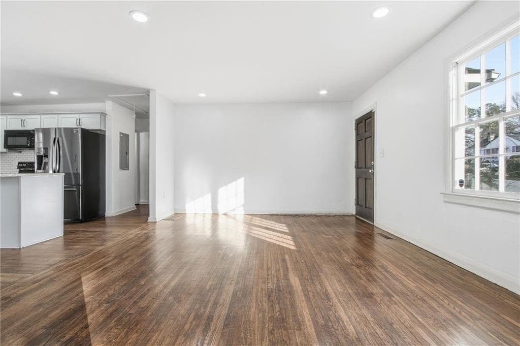 3 bedroom, 2 bathroom, 1,724 sq ft single family residence for sale at 1333 Lynford Drive, Atlanta, GA 30310 — photo 3