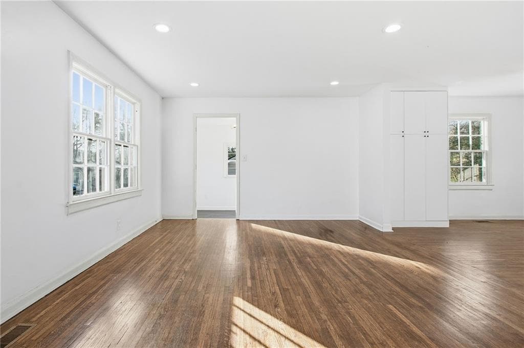 3 bedroom, 2 bathroom, 1,724 sq ft single family residence for sale at 1333 Lynford Drive, Atlanta, GA 30310 — photo 4