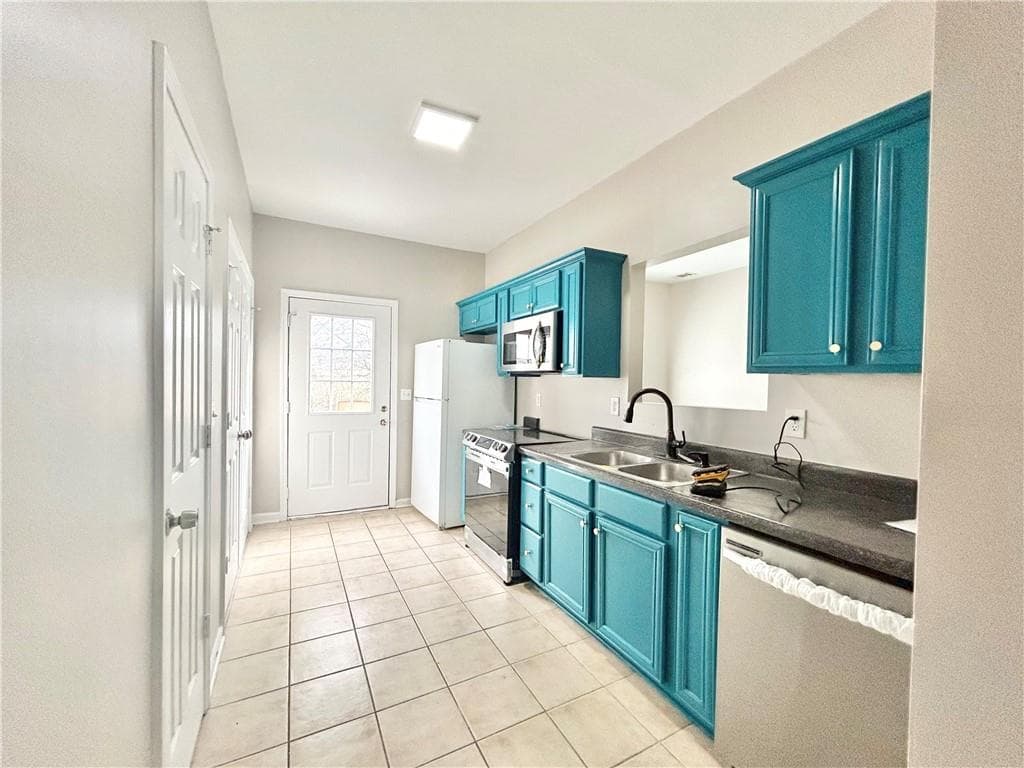 4 bedroom, 3 bathroom townhouse for sale at 1026 Wheel House Lane H, Monroe, GA 30655 — photo 4