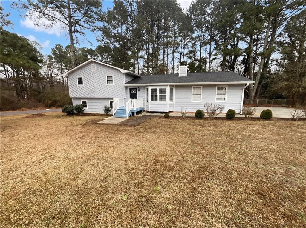3 bedroom, 2 bathroom, 1,770 sq ft single family residence for sale at 10 King Drive, Carrollton, GA 30116