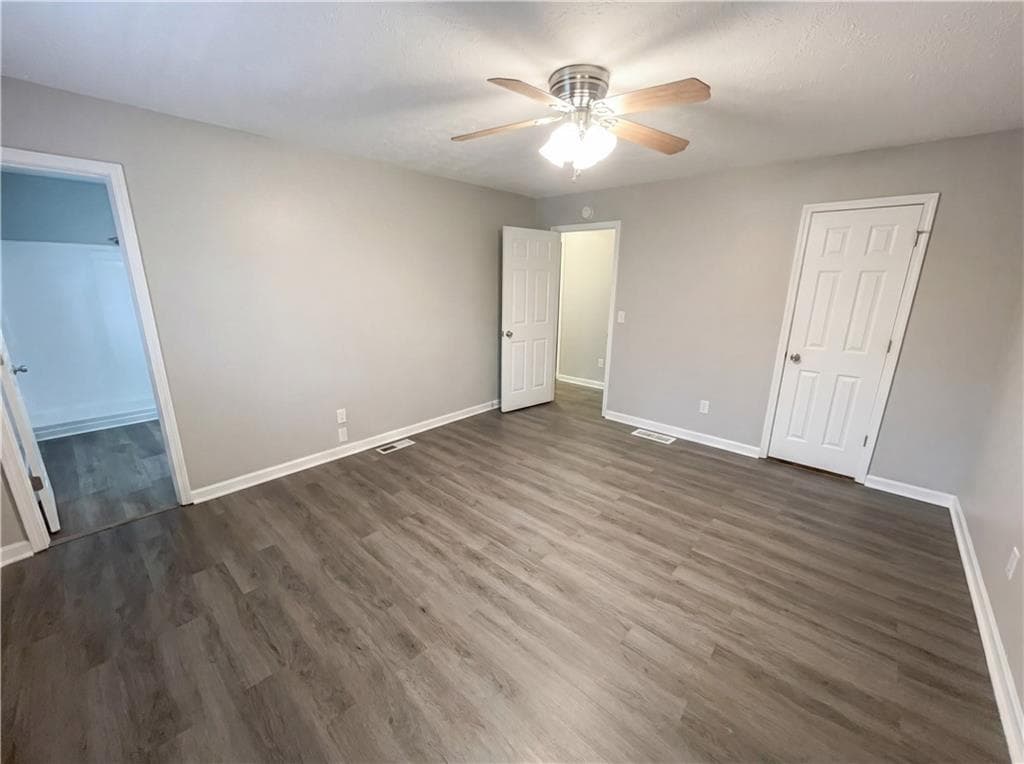 3 bedroom, 2 bathroom, 1,770 sq ft single family residence for sale at 10 King Drive, Carrollton, GA 30116 — photo 4