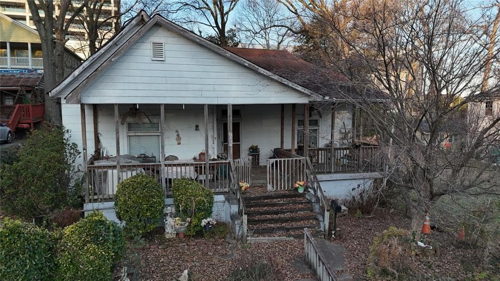 2 bedroom, 1 bathroom, 1,200 sq ft single family residence sold at 1052 Curran Street, Atlanta, GA 30318