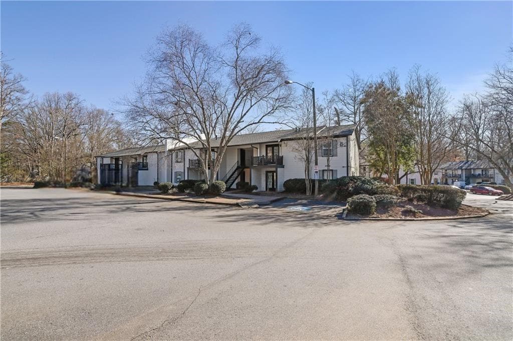 3595 Woodbriar Circle H, Tucker, GA 30084 — most recent listing photo