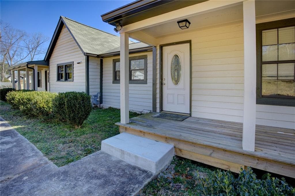 4 bedroom, 4 bathroom, 2,498 sq ft single family residence under contract at 63 Neely Hammonds Road, Covington, GA 30014 — photo 2