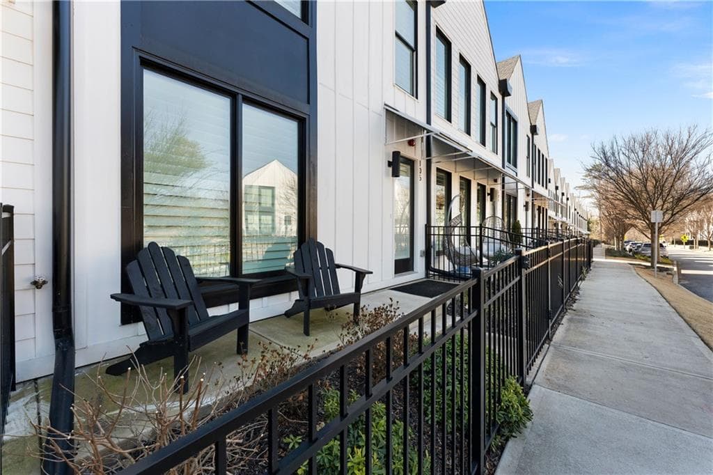 3 bedroom, 3 bathroom, 2,100 sq ft townhouse for sale at 105 Pearl Street, Woodstock, GA 30188 — photo 2