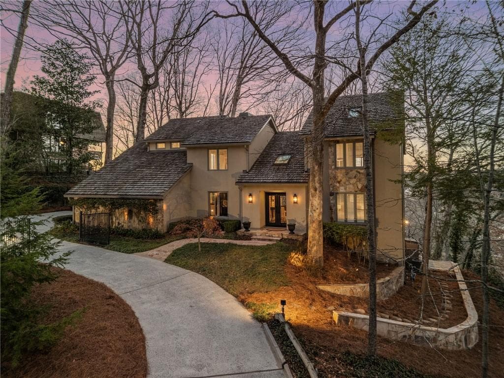 5 bedroom, 5 bathroom, 4,707 sq ft single family residence sold at 1095 Edgewater Drive, Sandy Springs, GA 30328