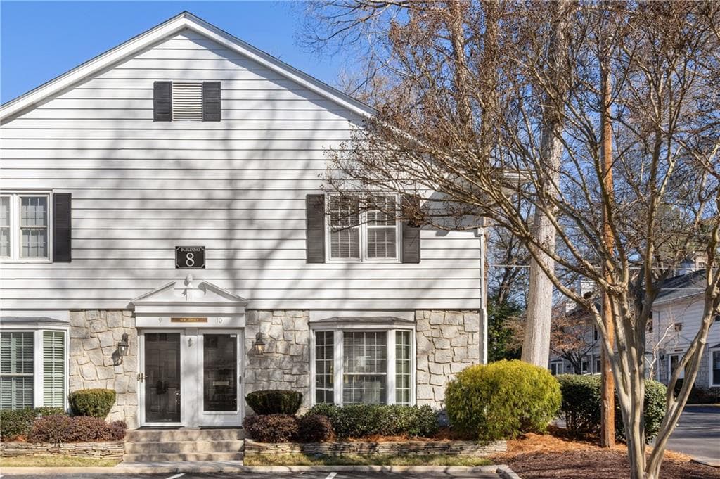 2 bedroom, 2 bathroom, 1,108 sq ft condominium sold at 136 Peachtree Memorial Drive NJ10, Atlanta, GA 30309